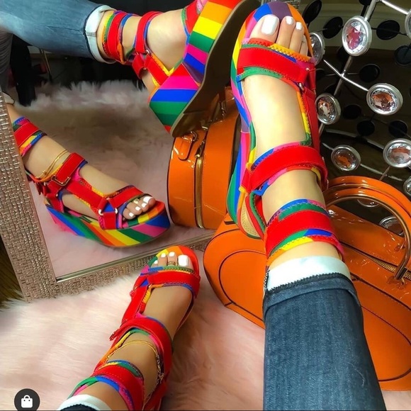 Platform sandals - Picture 2 of 2